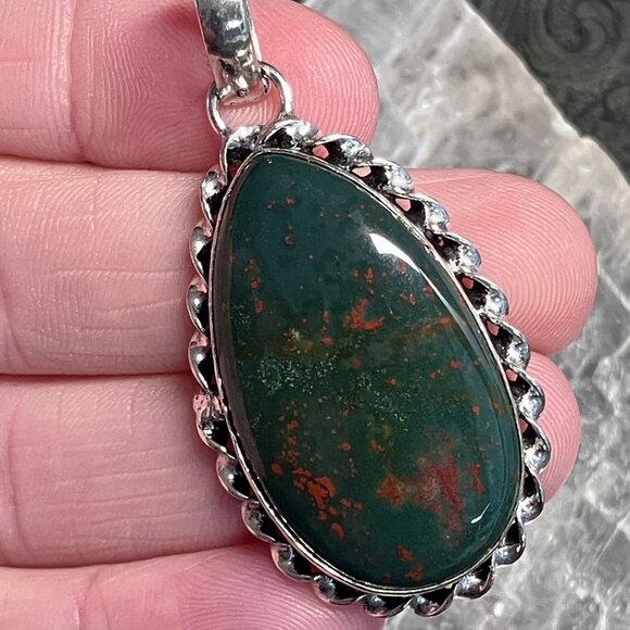 Heliotrope Bloodstone Pendant Stone Crystal Jewelry - Picture 4 of 6